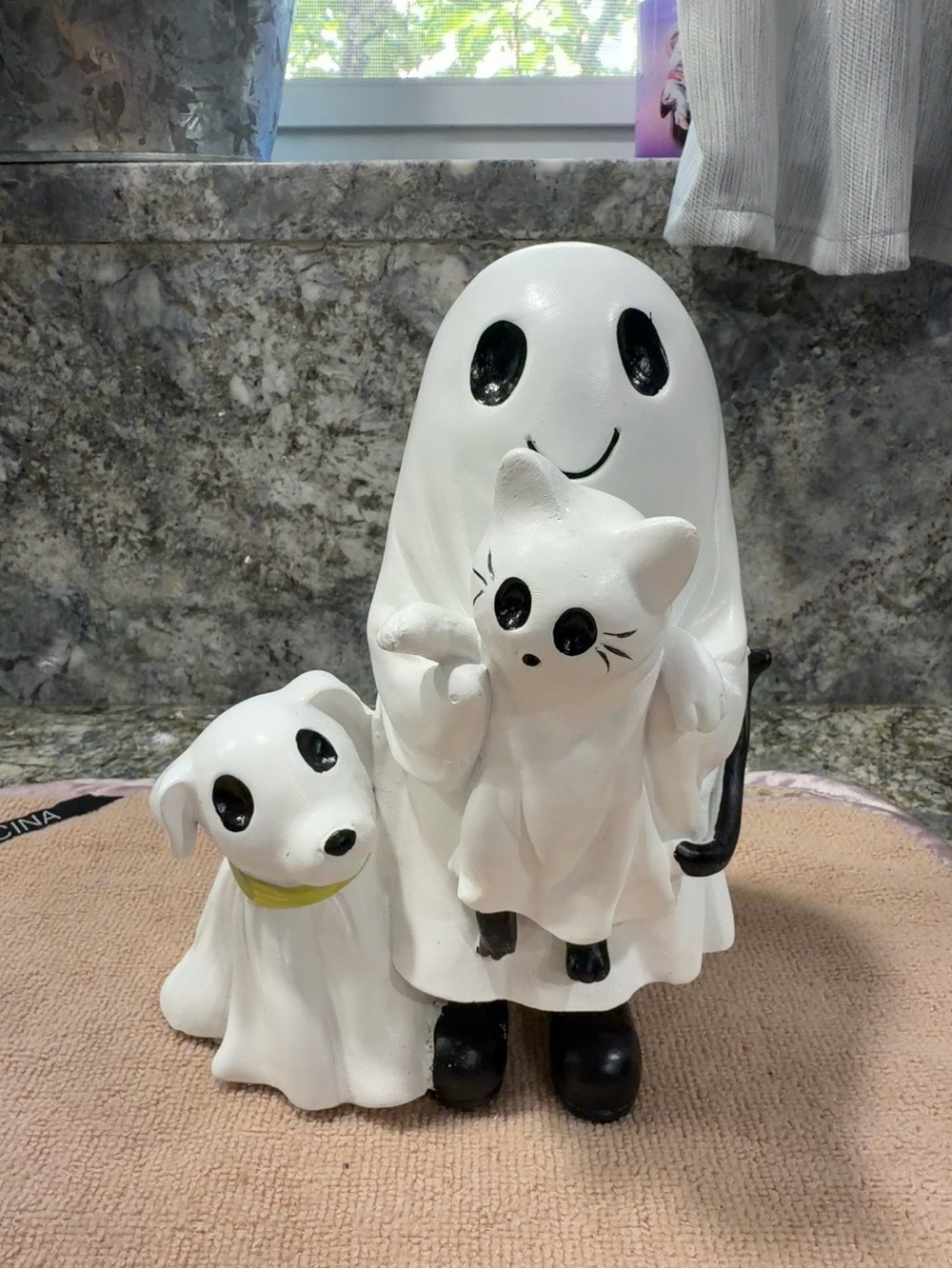 Ghost Family Halloween Decor Figure w/ Ghost Cat & Dog 8.5” NWT Marshalls